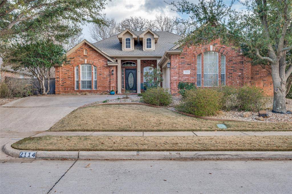 2114 Oakcrest Court, Corinth, TX 76210