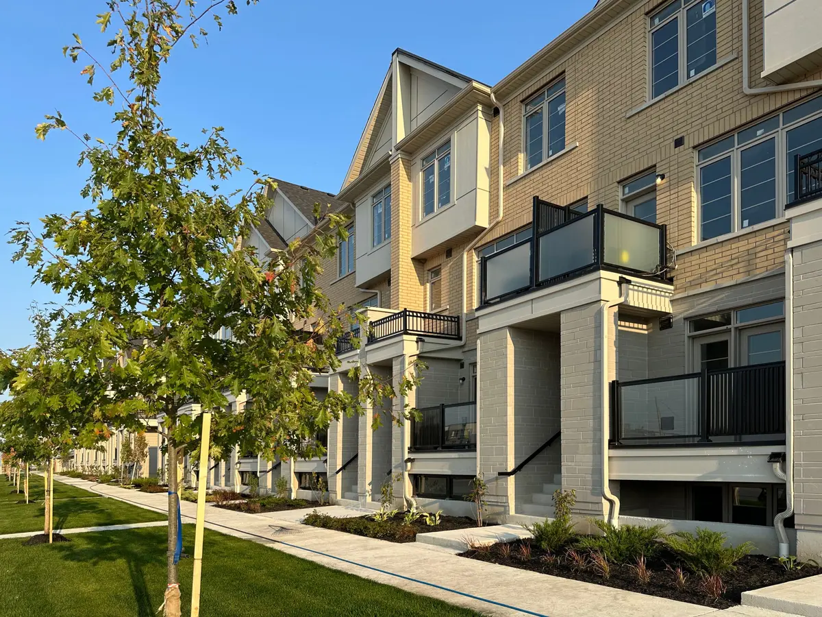 1655 Palmers Sawmill RD #104, Pickering, ON L1X 0R3