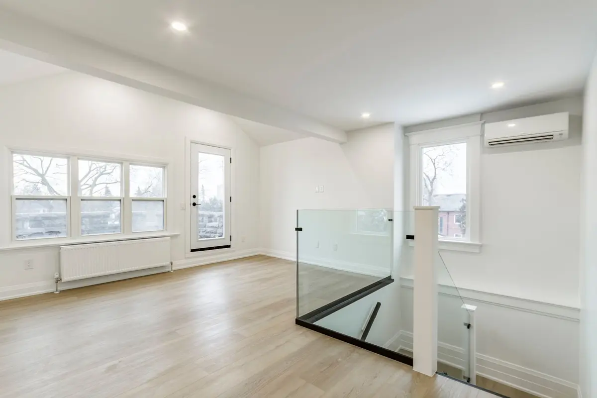 180 Queens DR #3rd Floor, Toronto W04, ON M9N 2H7