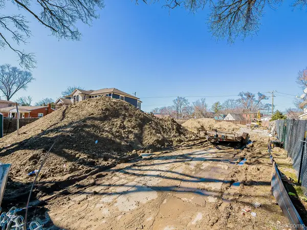 1397 Hazel ST, Birmingham, MI 48009