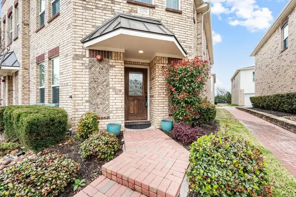 209 Belleville Drive, Lewisville, TX 75057