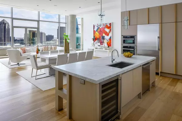 Dallas, TX 75219,2430 Victory Park Lane #3203