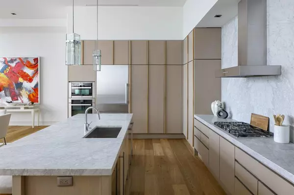 Dallas, TX 75219,2430 Victory Park Lane #3203