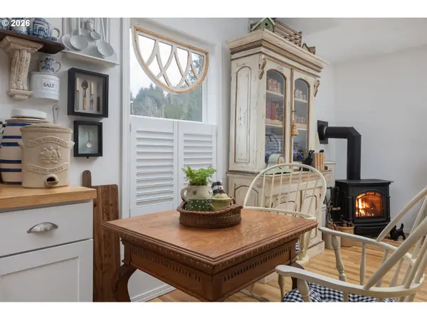 864 N DEERLANE LOOP, Otis, OR 97368