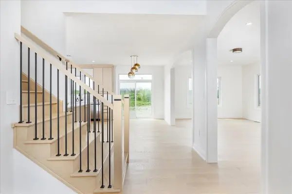 147 Lake DR E, Georgina, ON L4P 0S7