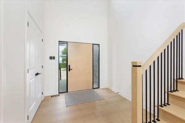 147 Lake DR E, Georgina, ON L4P 0S7