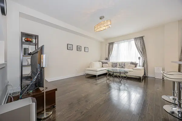 25 Helliwell CRES, Richmond Hill, ON L4E 1C7