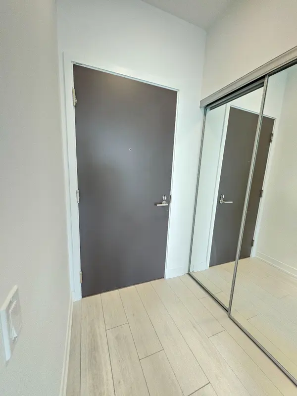 39 Mary ST #1202, Barrie, ON L4N 1S9