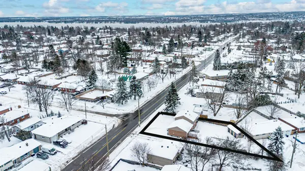 262 Duckworth ST, Barrie, ON L4M 3X2