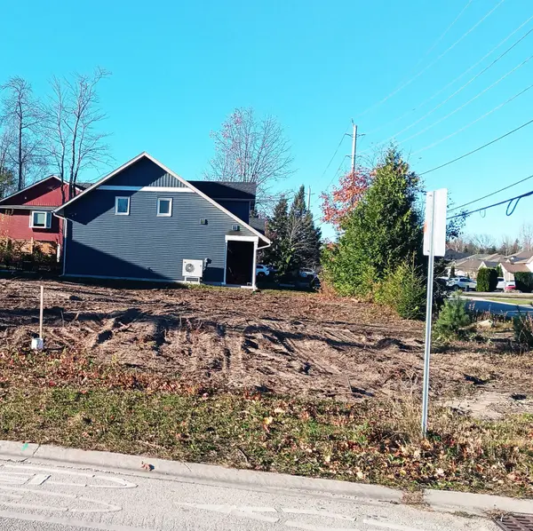 128 58th ST S, Wasaga Beach, ON L9Z 2Z1