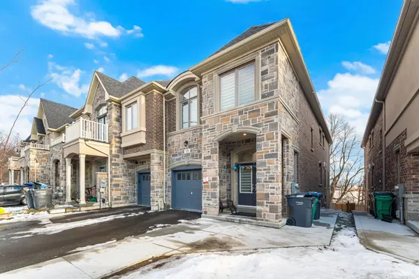 15 Dalbeattie DR N, Brampton, ON L6Y 6H7