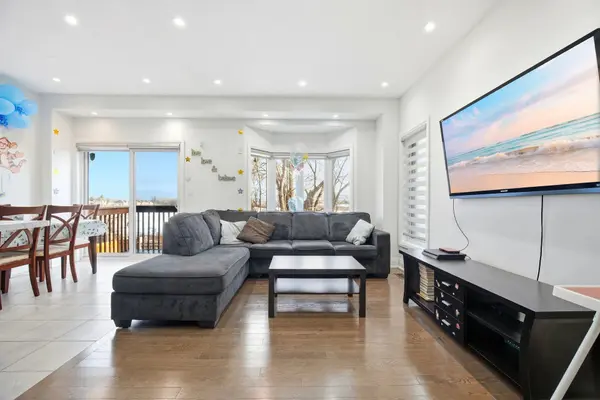 15 Dalbeattie DR N, Brampton, ON L6Y 6H7