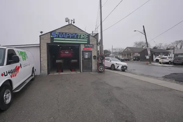 811 Lakeshore RD E, Mississauga, ON L5E 1C8