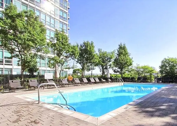 165 Legion RD N #1025, Toronto W06, ON M8Y 0B3