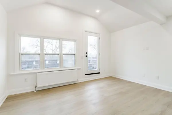 180 Queens DR #3rd Floor, Toronto W04, ON M9N 2H7