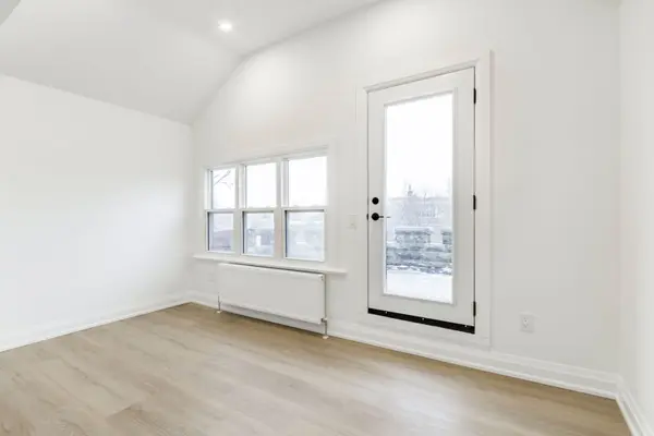 180 Queens DR #3rd Floor, Toronto W04, ON M9N 2H7