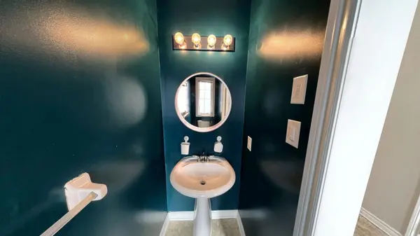 294 Waymark CRES, Kanata, ON K2M 0A5