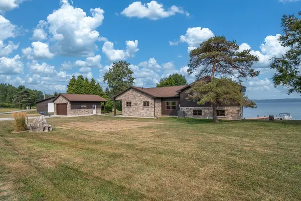 199 & 213 Leone's Cove LN, Frontenac Islands, ON K0H 2Y0