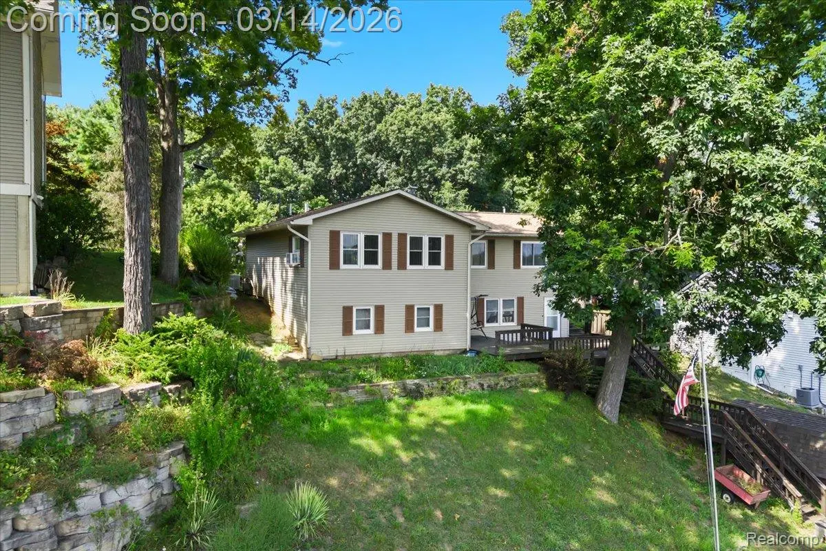 978 Ridge CT, Chelsea, MI 48118