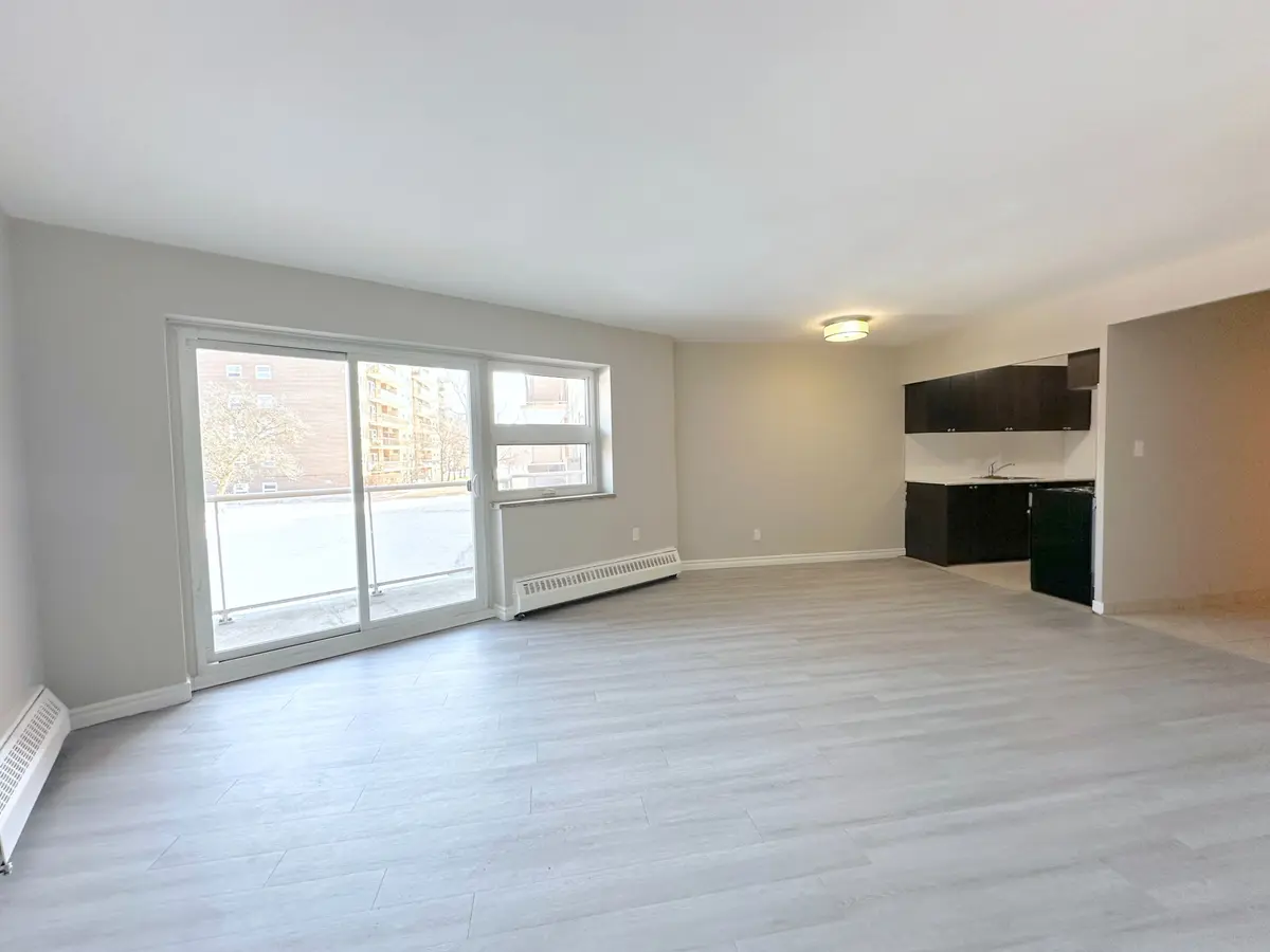 32 Carluke CRES #201, Toronto C12, ON M2L 2J3