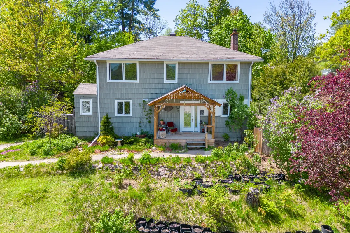 3 Huron ST, Deep River, ON K0J 1P0