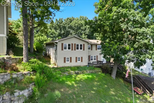 978 Ridge CT, Chelsea, MI 48118