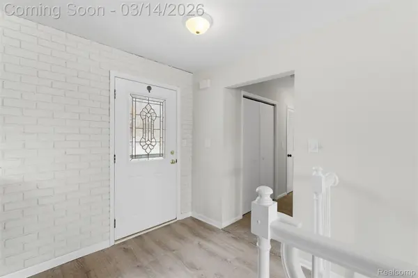 978 Ridge CT, Chelsea, MI 48118