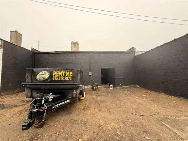 8621 W 8 Mile RD, Detroit, MI 48221