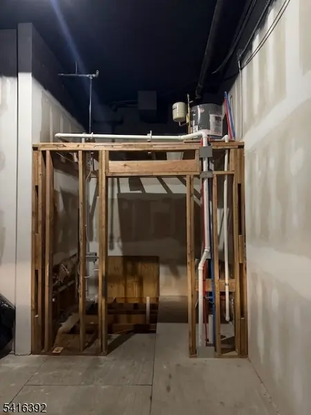 192 Market St, Newark City, NJ 07102