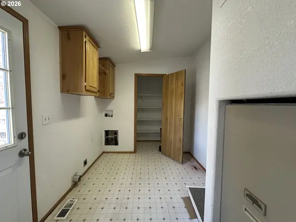 404 SECOND ST, Fossil, OR 97830