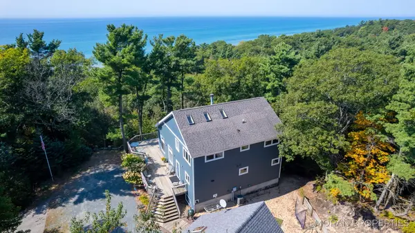 4566 S Lakeview DR, Benona Twp, MI 49455