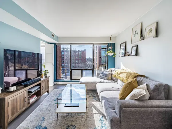 456 College ST #301, Toronto C01, ON M6G 4A3