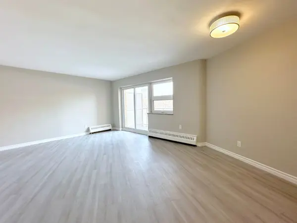 32 Carluke CRES #201, Toronto C12, ON M2L 2J3