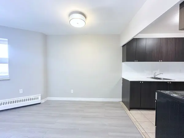 32 Carluke CRES #201, Toronto C12, ON M2L 2J3