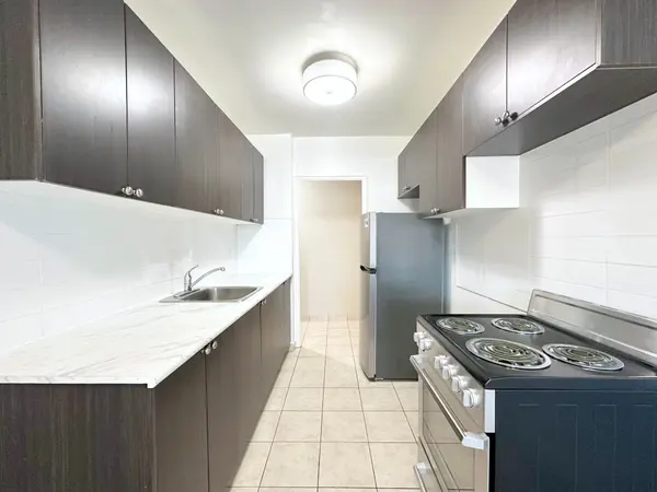 32 Carluke CRES #201, Toronto C12, ON M2L 2J3