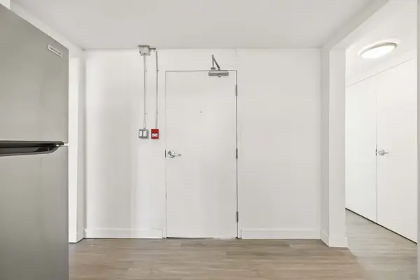 1A Leonard AVE #1, Toronto C01, ON M5T 2P8