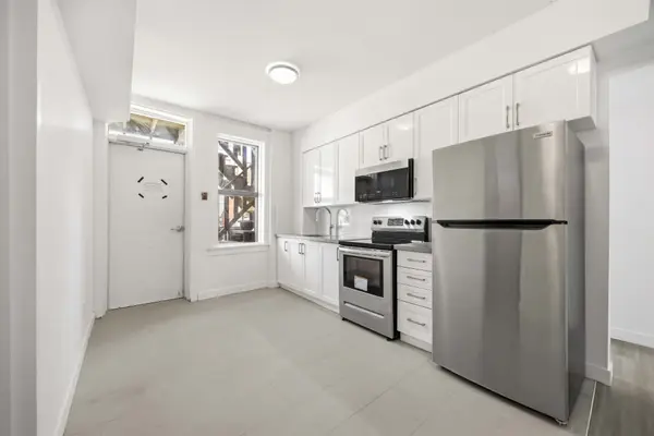 1A Leonard AVE #1, Toronto C01, ON M5T 2P8