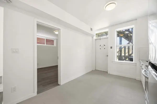 1A Leonard AVE #1, Toronto C01, ON M5T 2P8