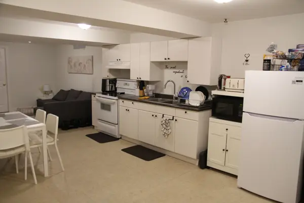 18 Tracie CT, Vaughan, ON L6A 2K1