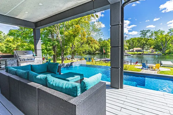 1657 Peninsula Point RD, Severn, ON P0E 1N0