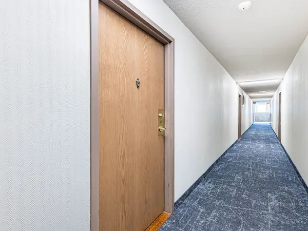 25 Agnes ST #907, Mississauga, ON L5B 3X7