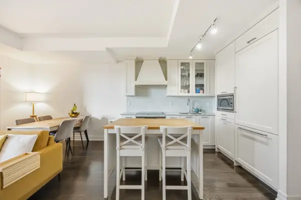 30 Old Mill RD #601, Toronto W08, ON M8X 0A5