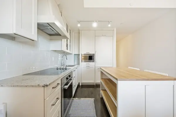 30 Old Mill RD #601, Toronto W08, ON M8X 0A5