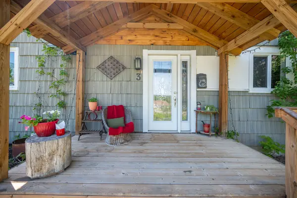 3 Huron ST, Deep River, ON K0J 1P0