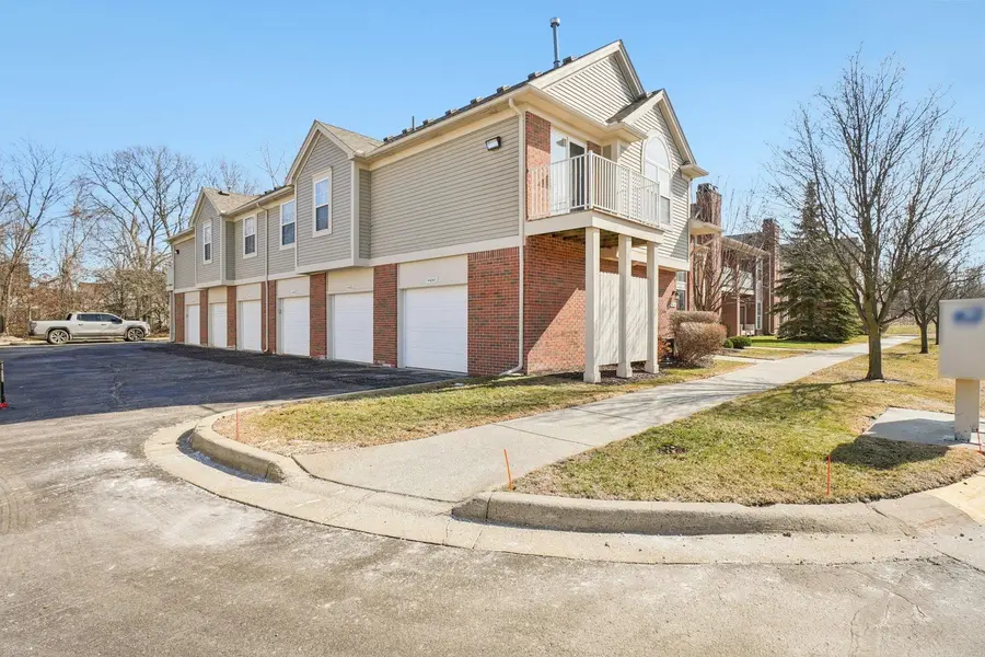 44240 Princeton DR, Clinton Twp, MI 48038