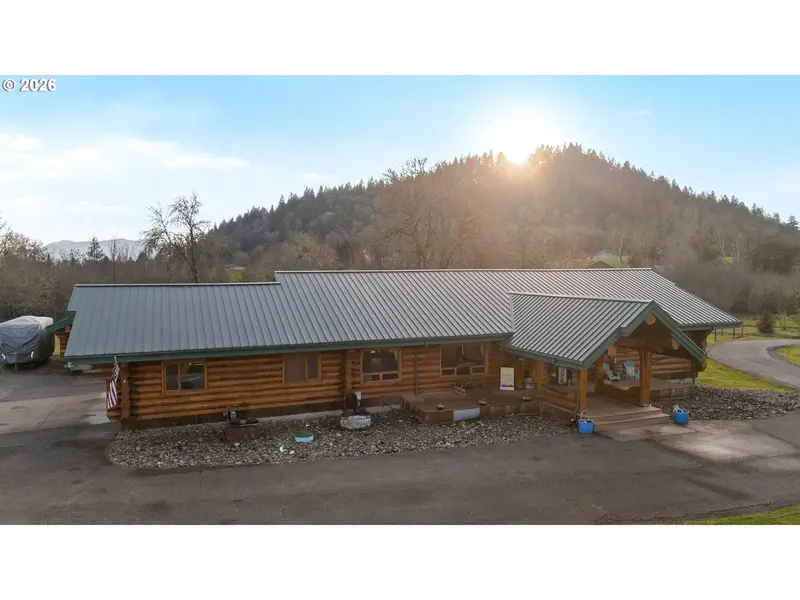 125 KESTREL LN, Roseburg, OR 97471