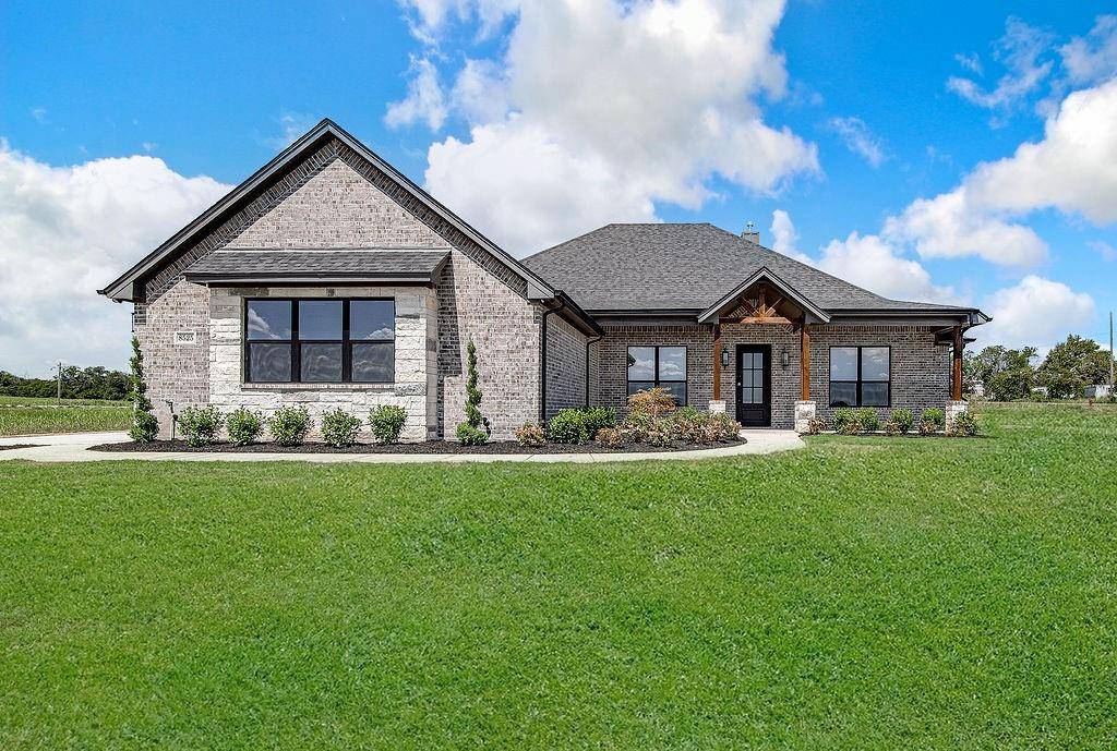 8525 Wild Colt Drive, Godley, TX 76044