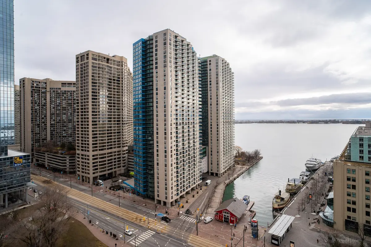 8 York ST #1909, Toronto C01, ON M5J 2Y2