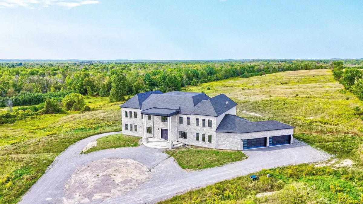 6196 Ravenshoe RD, Georgina, ON L9P 1R2