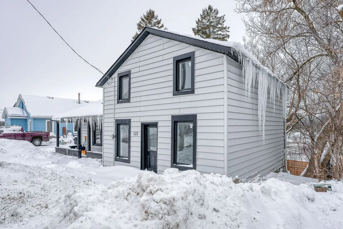 123 Charles ST E, Ingersoll, ON N5C 1J9